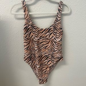 Dixperfect size Tiger one piece size L